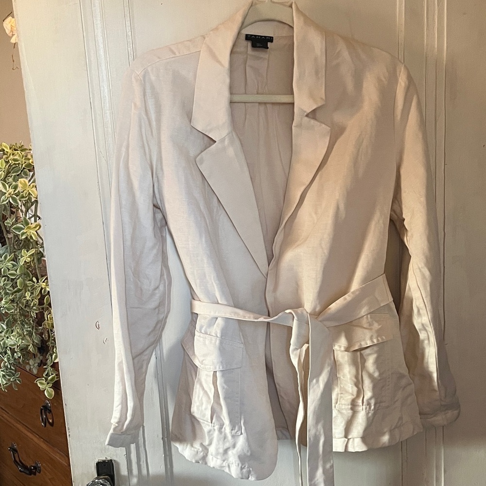 Tahari Women's Cream Linen Blazer with Belt
